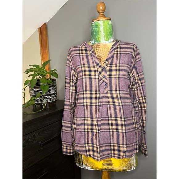 V-Neck Flannel - Picture 1 of 3